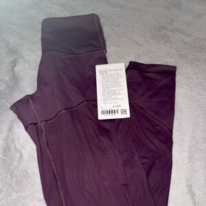 Brand new Lululemon leggings with tag! Never been worn.